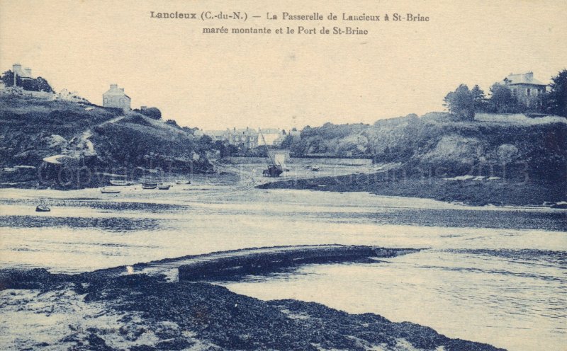 Saint Briac sur mer: le petit port et la passerelle